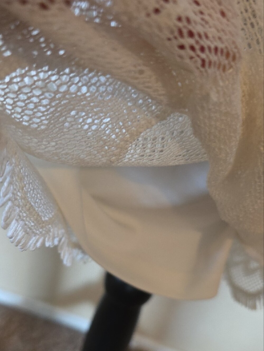 Guess 🎀 White Lace Scoop-Neck Bodycon Dress - Picture 3 of 6
